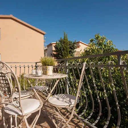 Suncica 1613 Гостевой дом 3*